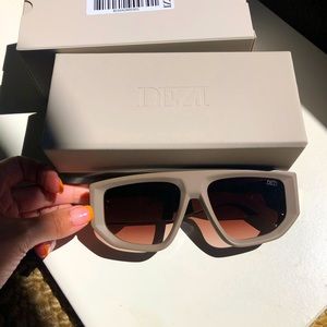 DEZI BACKTRACK SUNGLASSES MATTE STONE / TERRA COTTA FADED